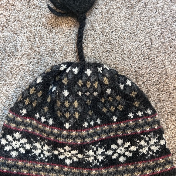 Turtle Fur Wool Hat with Pom Pom. fleece Lining. Snowflakes. Skiing. Outdoor - Picture 5 of 14